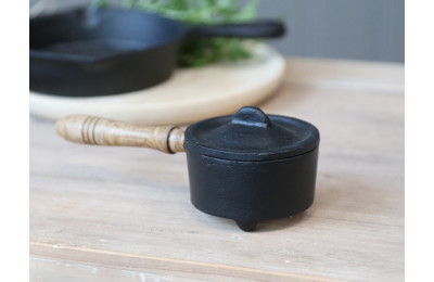 Cast iron mini casserole pot with lid
